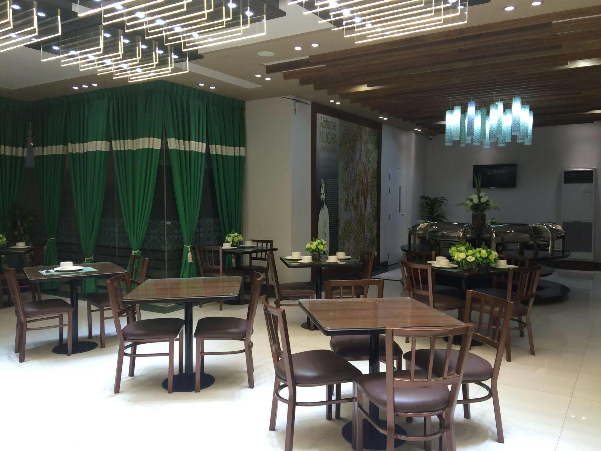 Eurotel Vivaldi Araneta Quezon City Kültér fotó